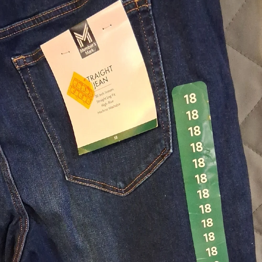 Relaxed Fit Women's Denim Jeans - Picture 5 of 5